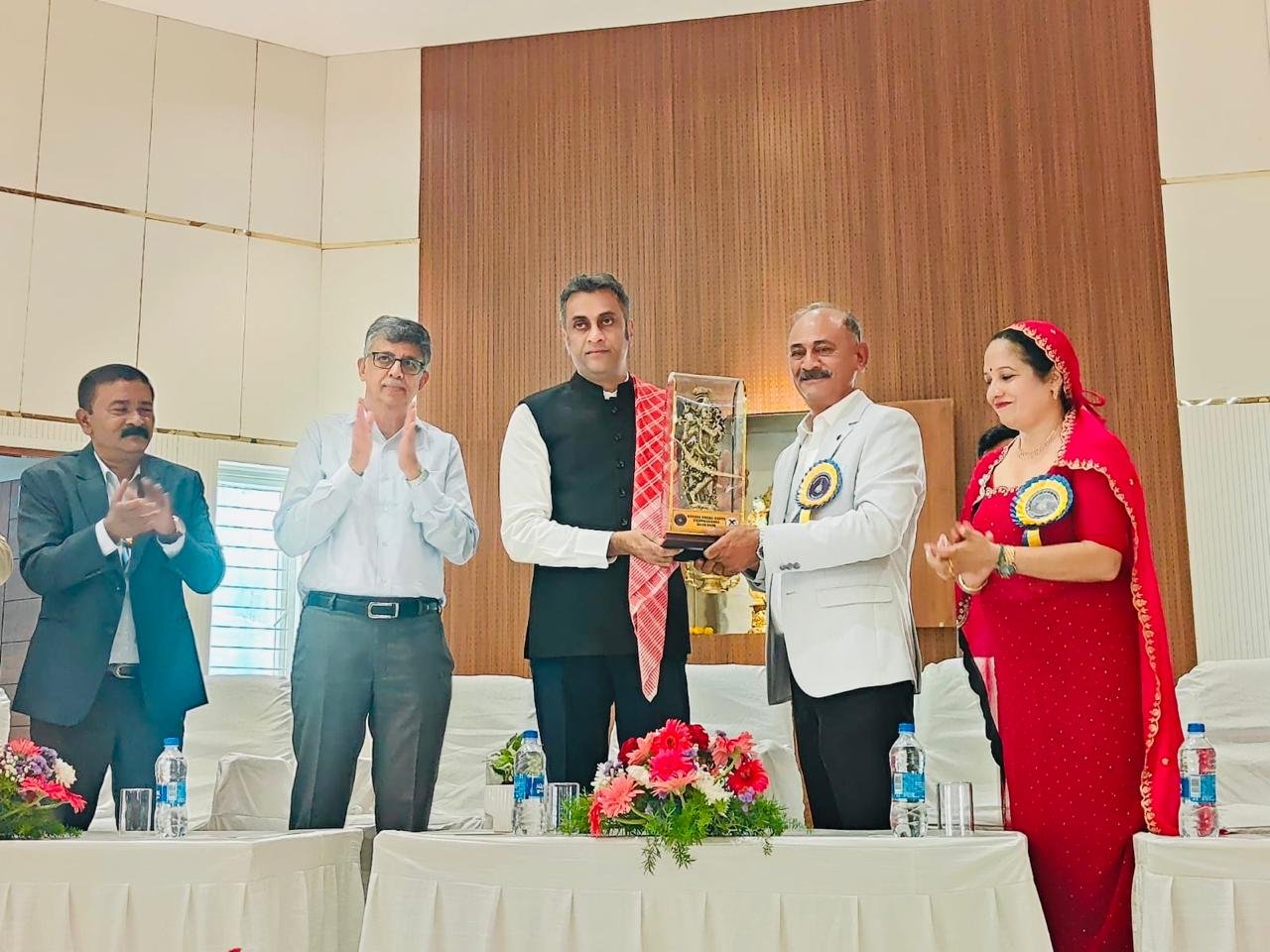 ಬೆಂಗಳೂರಿನ ತಿಪ್ಪಸಂದ್ರದಲ್ಲಿ ಕೊಡವ ಸ್ನೇಹ ಕೂಟ ವತಿಯಿಂದ ಅಜ್ಜಿಕುಟ್ಟಿರ ಎಸ್. ಪೊನ್ನಣ್ಣ ಅವರಿಗೆ ಸನ್ಮಾನ