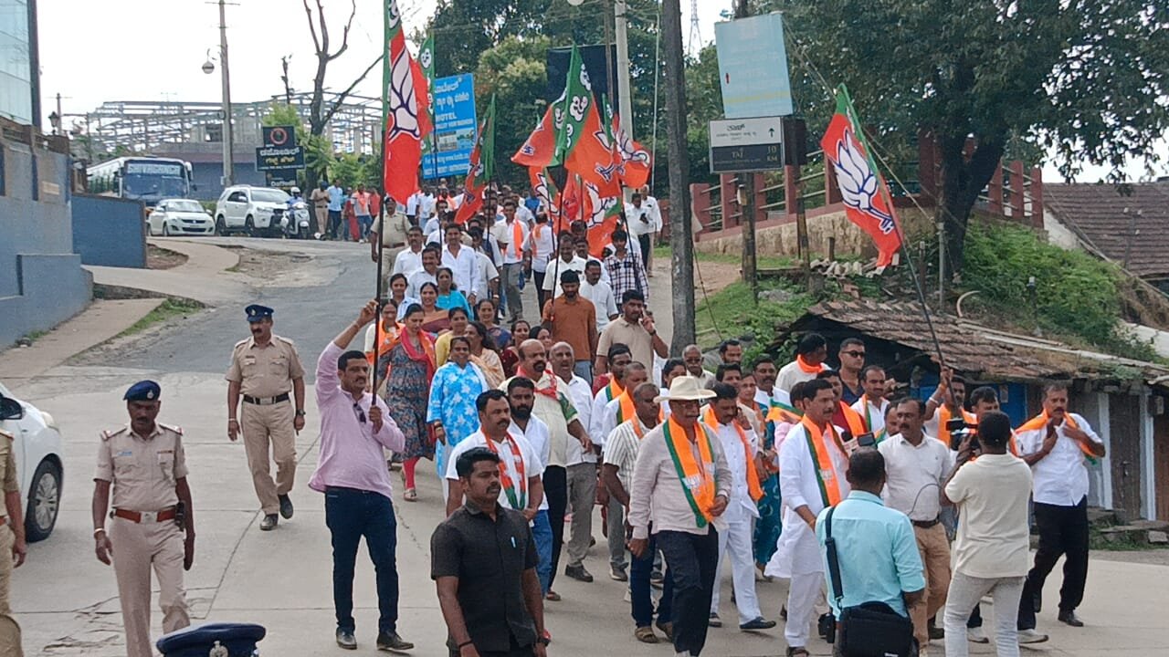 ಮೋದಿ ಅವರ 25 ವರ್ಷಗಳ ಸೇವೆಗೆ ನಮನ: ಮಡಿಕೇರಿಯಲ್ಲಿ 'ಸೇವಾ ಜ್ಯೋತಿ' ಜಾಥಾ