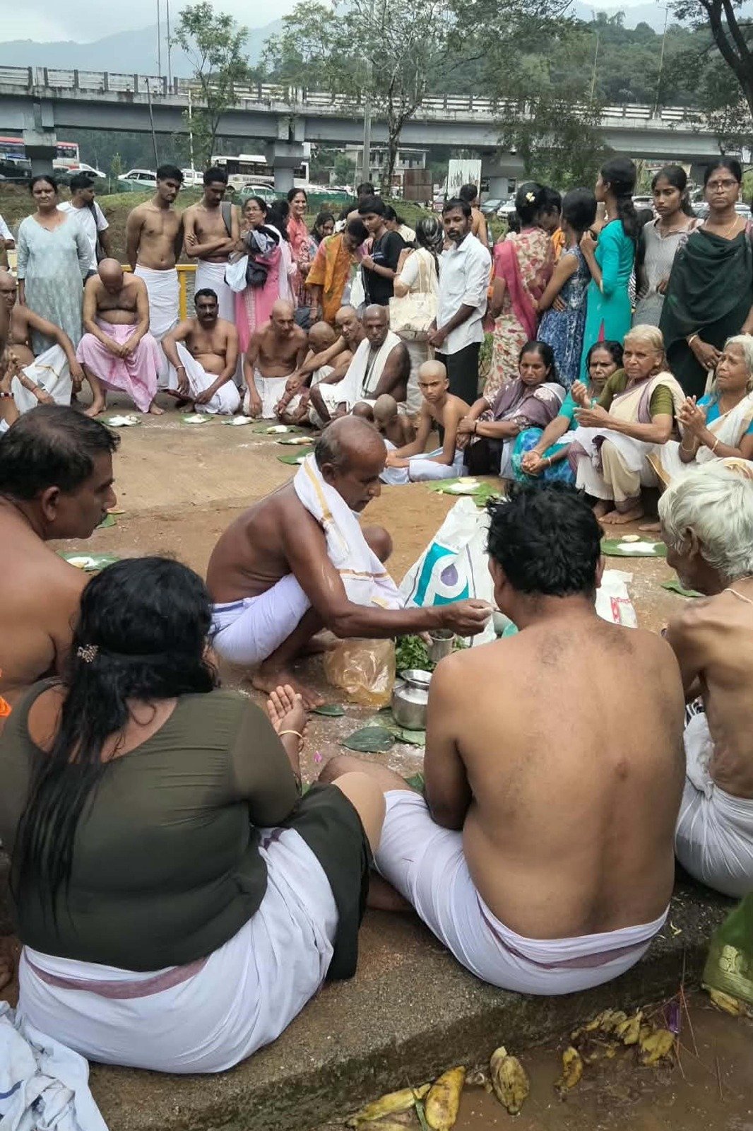 ಮಹಾಲಯ ಅಮಾವಾಸ್ಯೆ: ಭಾಗಮಂಡಲದ ತ್ರಿವೇಣಿ ಸಂಗಮದಲ್ಲಿ ಭಕ್ತಸಾಗರ, ಪಿಂಡ ಪ್ರದಾನ