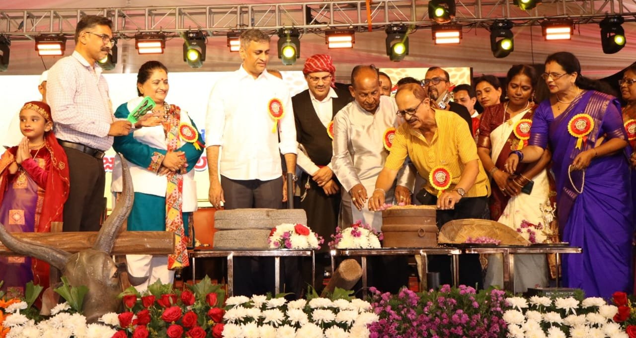 ಮಡಿಕೇರಿಯಲ್ಲಿ ಜಾನಪದ ದಸರಾ ಸಂಭ್ರಮ : ಜಾನಪದ ಸಂಸ್ಕೃತಿ, ಸಾಹಿತ್ಯ ಉಳಿಸಿ ಬೆಳೆಸುವುದು ಅಗತ್ಯ : ಶಾಸಕ ಎ.ಎಸ್. ಪೊನ್ನಣ್ಣ
