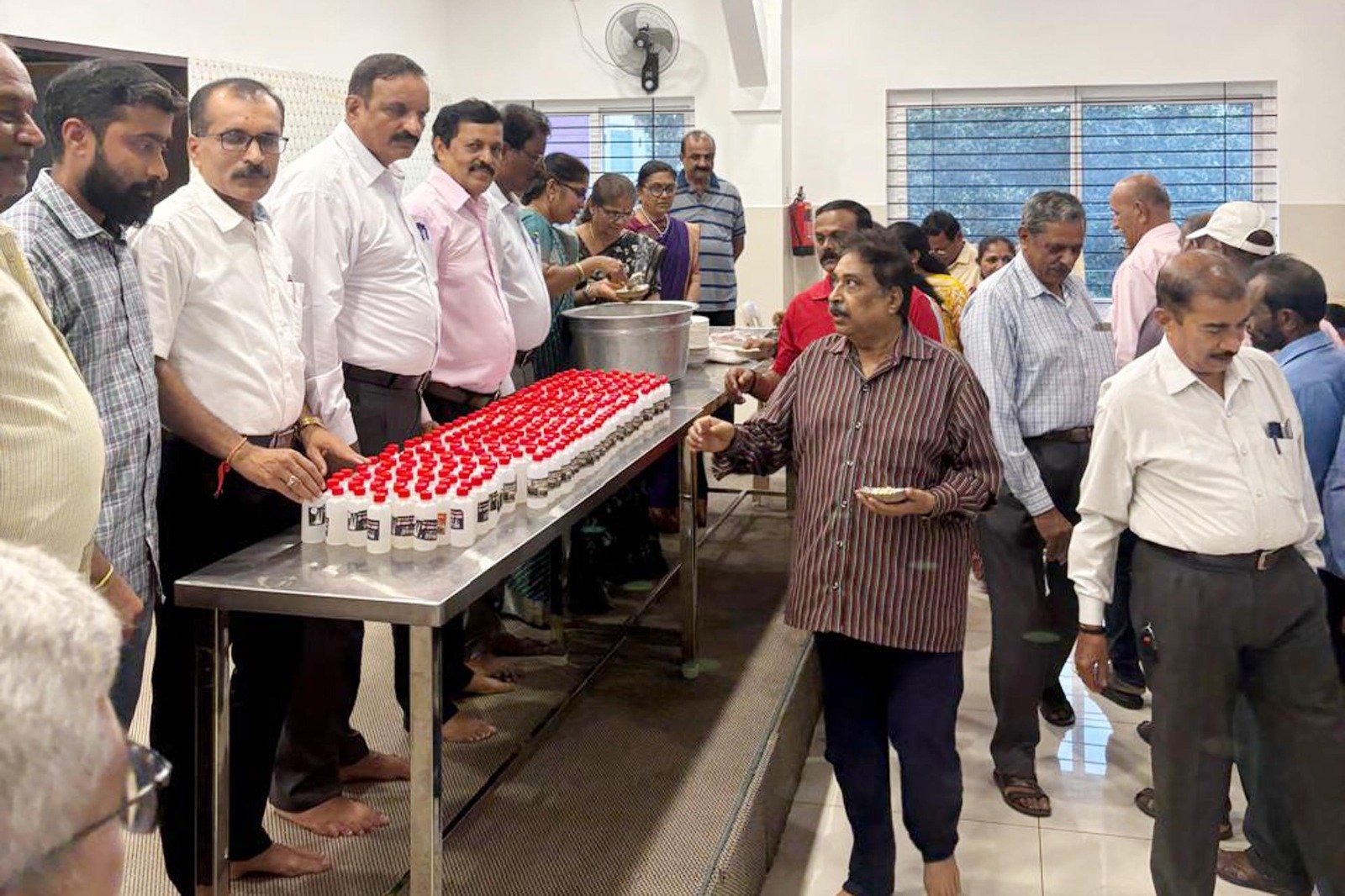 ಮೈಸೂರು ಕೊಡಗು ಗೌಡ ಸಮಾಜದಿಂದ ಭಕ್ತಿಭಾವದ ಕಾವೇರಿ ತೀರ್ಥ ವಿತರಣೆ image 3