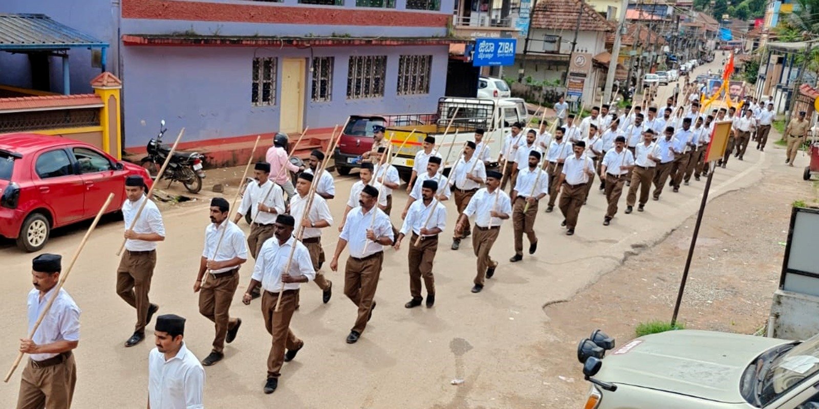 ನಾಪೋಕ್ಲುವಿನಲ್ಲಿ ವಿಜಯದಶಮಿ ಸಂಭ್ರಮದ ರಾಷ್ಟ್ರೀಯ ಸ್ವಯಂಸೇವಕ ಸಂಘದ ಪಥಸಂಚಲನ ಯಶಸ್ವಿ