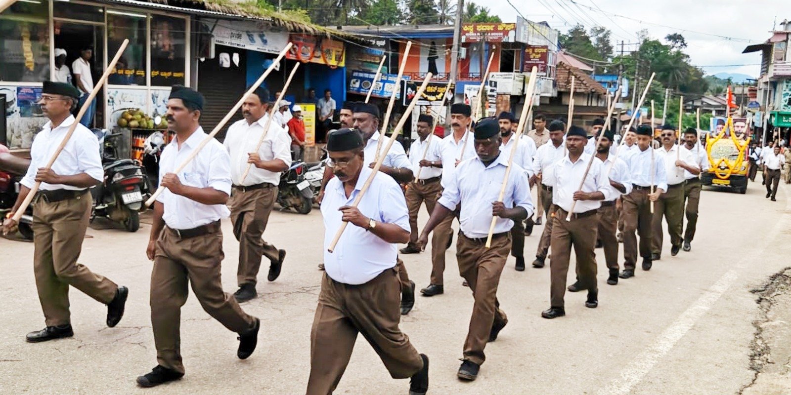 ನಾಪೋಕ್ಲುವಿನಲ್ಲಿ ವಿಜಯದಶಮಿ ಸಂಭ್ರಮದ ರಾಷ್ಟ್ರೀಯ ಸ್ವಯಂಸೇವಕ ಸಂಘದ ಪಥಸಂಚಲನ ಯಶಸ್ವಿ image 3