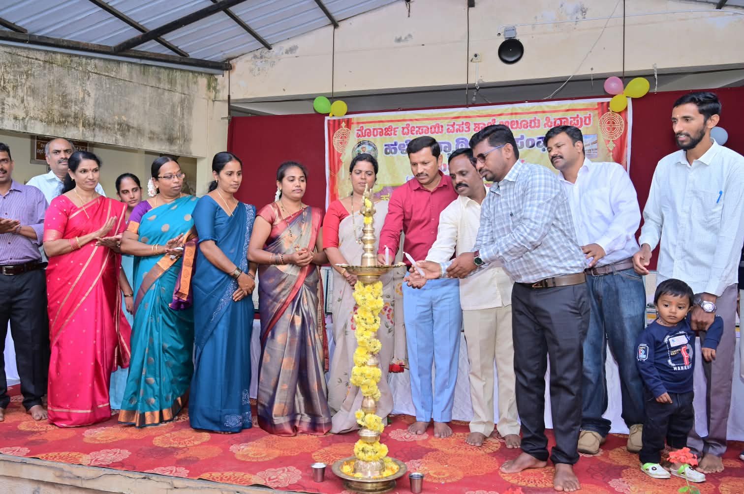 ಹಳೆ ವಿದ್ಯಾರ್ಥಿಗಳ ಮಾರ್ಗದರ್ಶನ ಶಾಲೆಯ ಬೆಳವಣಿಗೆಗೆ ಅಗತ್ಯ: ಪ್ರಾಂಶುಪಾಲರಾದ ಭಾರತಿ ಕೆ.ಆರ್. ಆಲೂರು ಸಿದ್ದಾಪುರ ಮೊರಾರ್ಜಿ ದೇಸಾಯಿ ಶಾಲೆಯಲ್ಲಿ ಹಳೆ ವಿದ್ಯಾರ್ಥಿಗಳ ಸಂಘ ಉದ್ಘಾಟನೆ, ಗುರು ವಂದನಾ ಕಾರ್ಯಕ್ರಮ