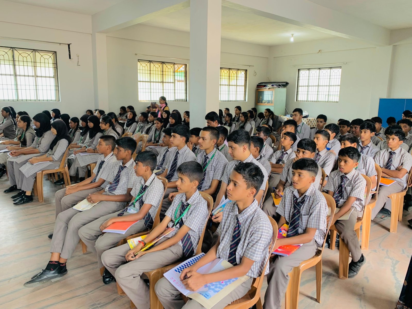 ಎಎಲ್‌ಜಿ ಕ್ರೆಸೆಂಟ್ ಶಾಲೆಯಲ್ಲಿ ‘ಸುರಕ್ಷಿತ ಬಾಲ್ಯ – ಬಾಲ್ಯ ಬಚಾವೋ’ ಜಾಗೃತಿ ಕಾರ್ಯಕ್ರಮ: ಮಕ್ಕಳ ಸುರಕ್ಷತೆ ಕುರಿತು ಅರಿವು image 3